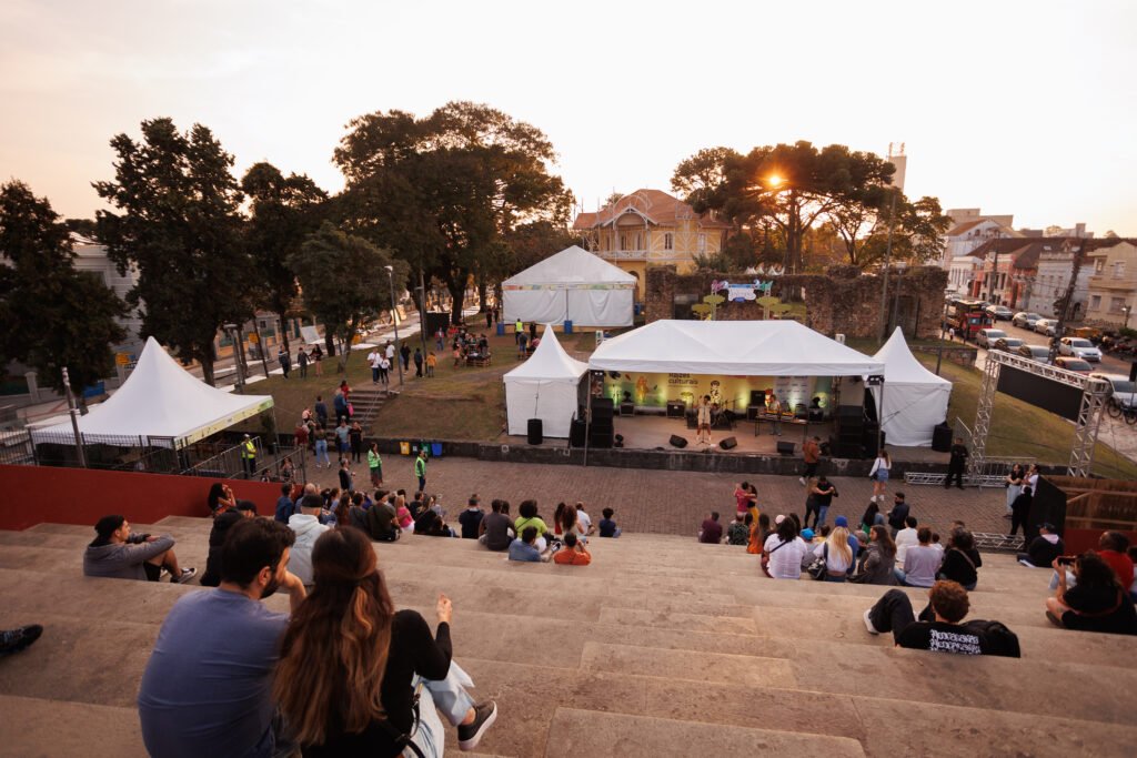 Frio, cultura e sabores: os destaques do Festival de Inverno no centro histórico de Curitiba
