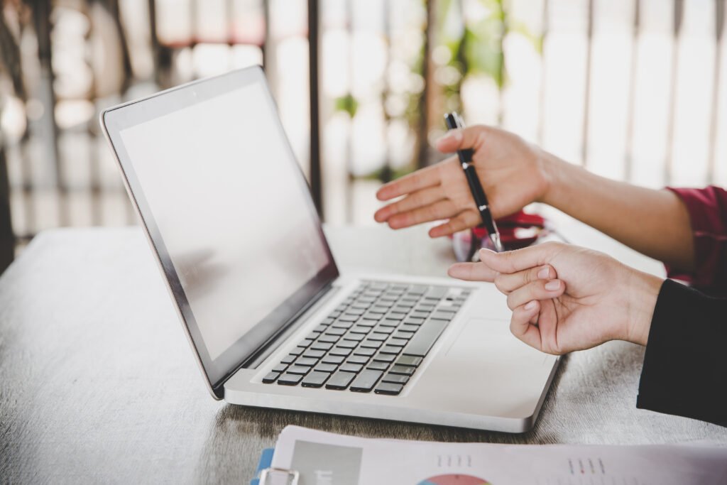 Coworking público e gratuito de Maringá atrai autônomos que buscam reduzir custos