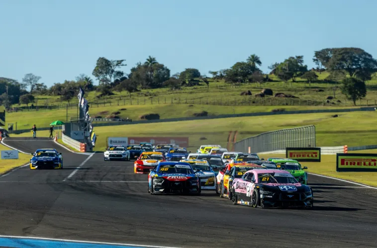 Nascar Brasil e Copa Truck aceleram no Autódromo de Londrina