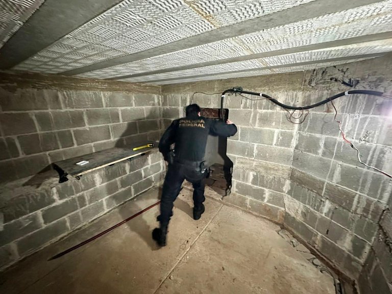 Túnel do contrabando: Polícia Federal descobre passagem secreta em Foz do Iguaçu