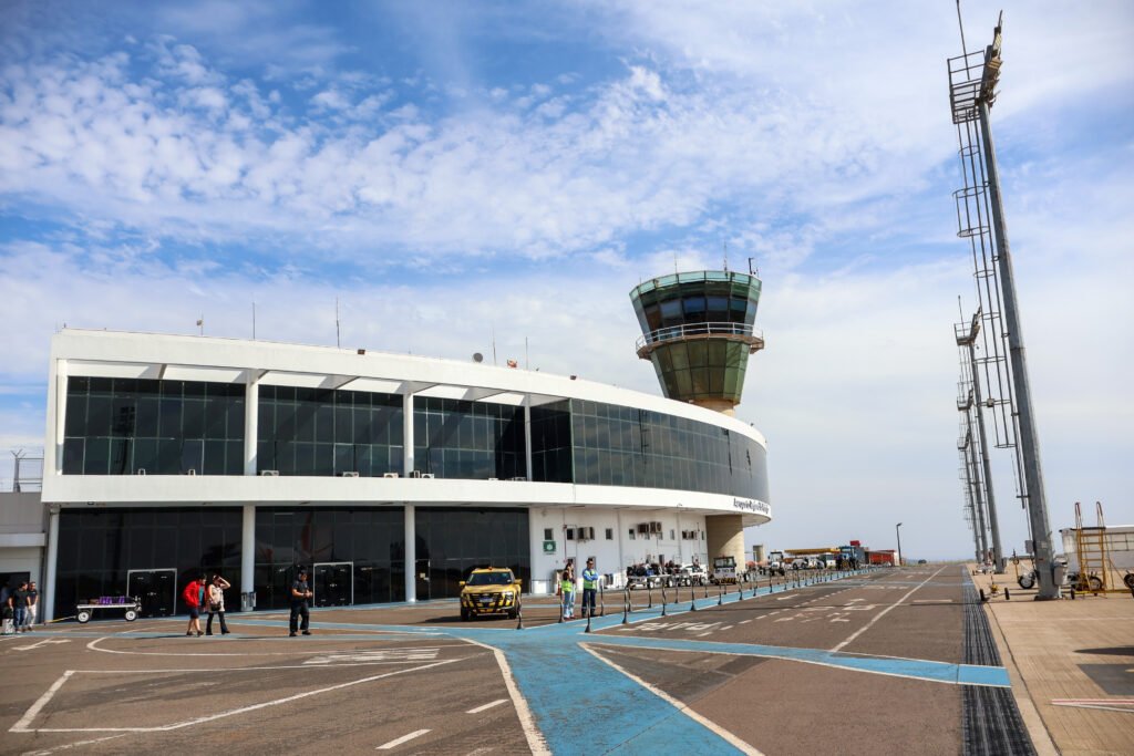 Mais segurança e voos na região: aeroporto de Maringá ganhará torre de controle ultramoderna
