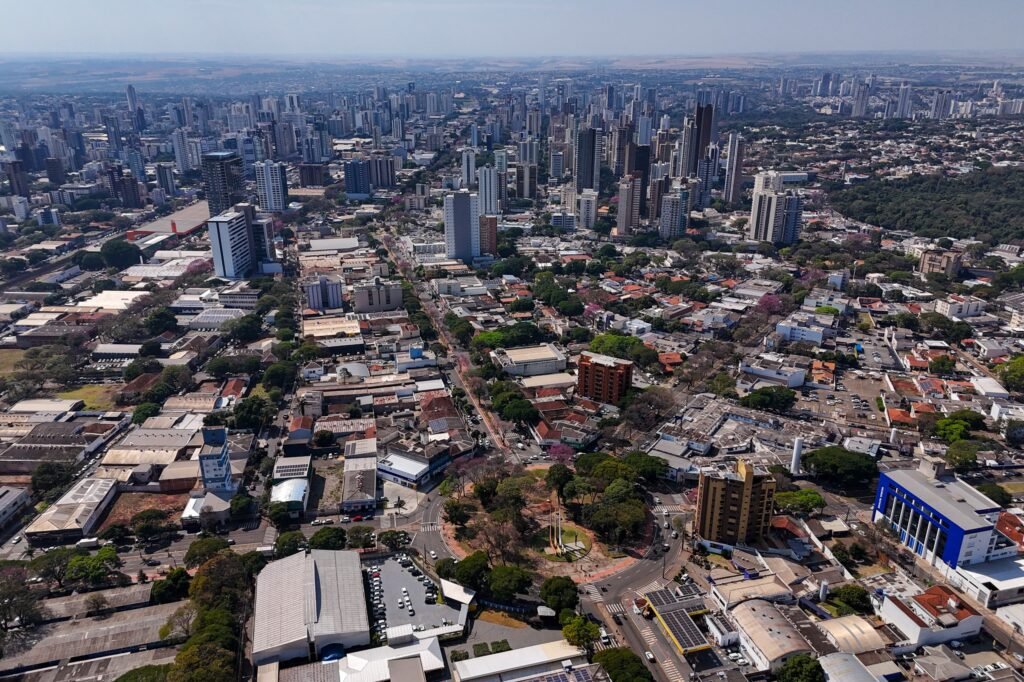 Nova lei habitacional de Maringá obriga construtoras a entregarem infraestrutura de bairro junto com moradias