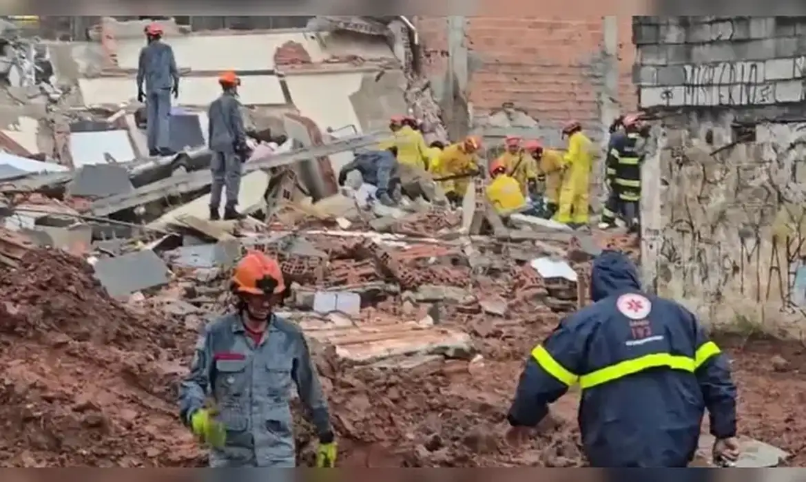 Cinco pessoas são resgatadas com vida após desabamento de prédio na Grande São Paulo