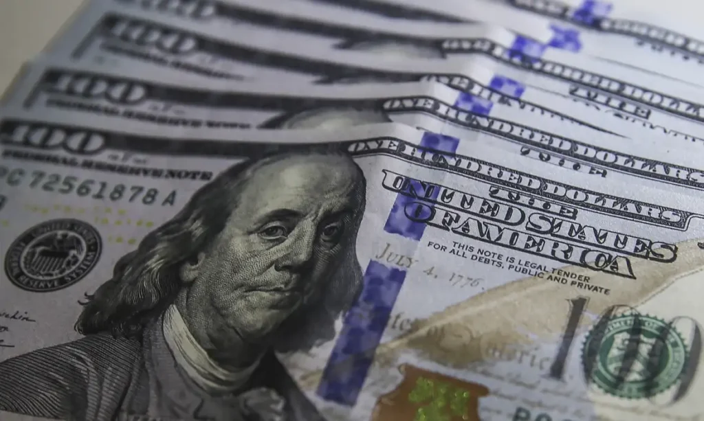 Gastos e juros recordes levam dívida dos EUA a US$ 40 trilhões