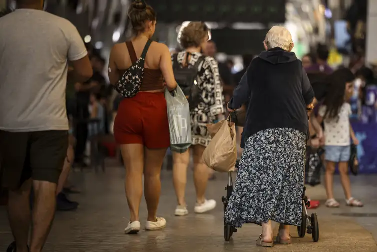 Eleitorado jovem encolhe para 11% no Paraná e muda foco de campanhas