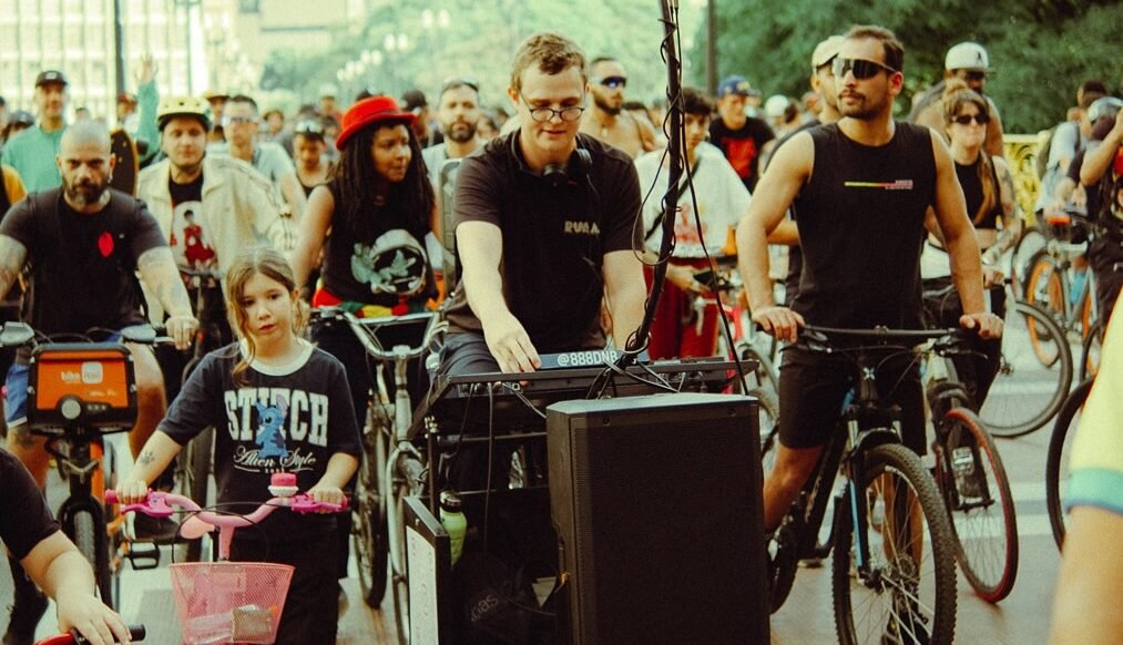 Evento gratuito une passeio de bicicleta e música eletrônica no MON
