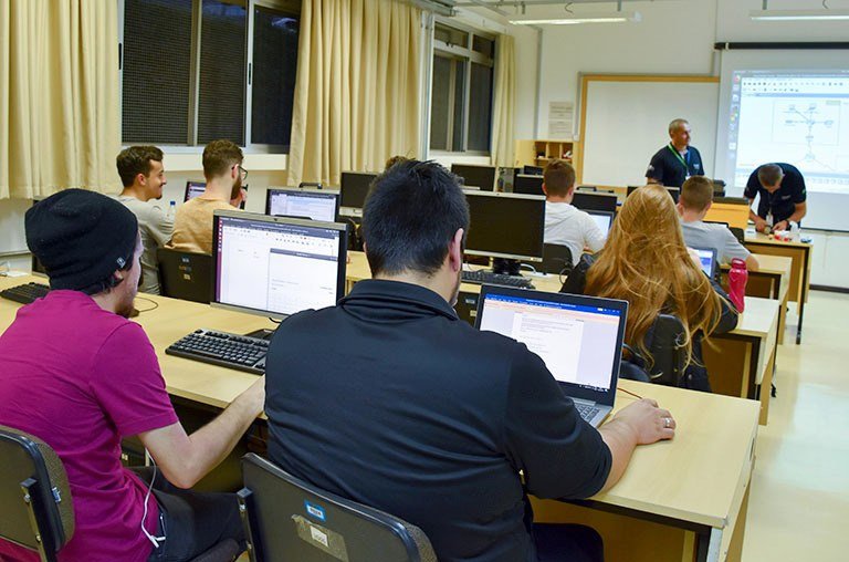 Vestibular 2027 da UTFPR abre inscrições com novos cursos voltados para inteligência artificial