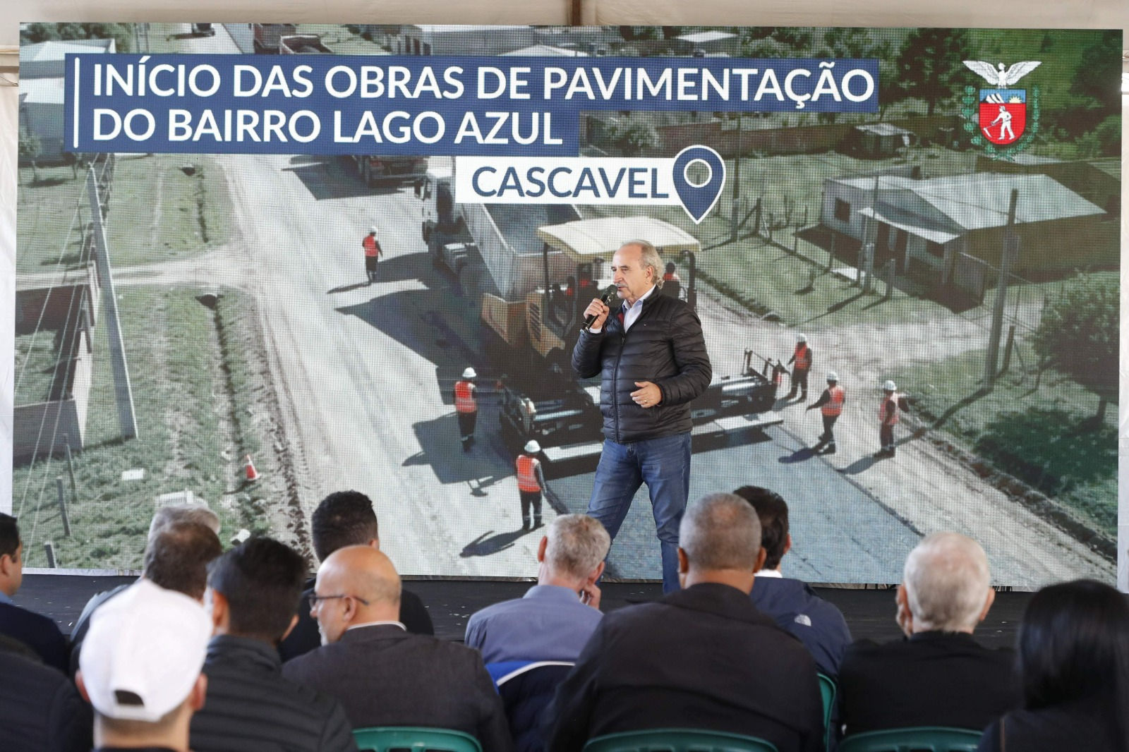 Obras no bairro Lago Azul em Cascavel garantem asfalto em 100% das ruas