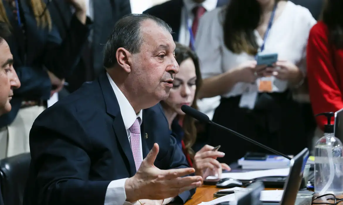 Fim da escala 6x1 e taxa das blusinhas vão à votação no Congresso
