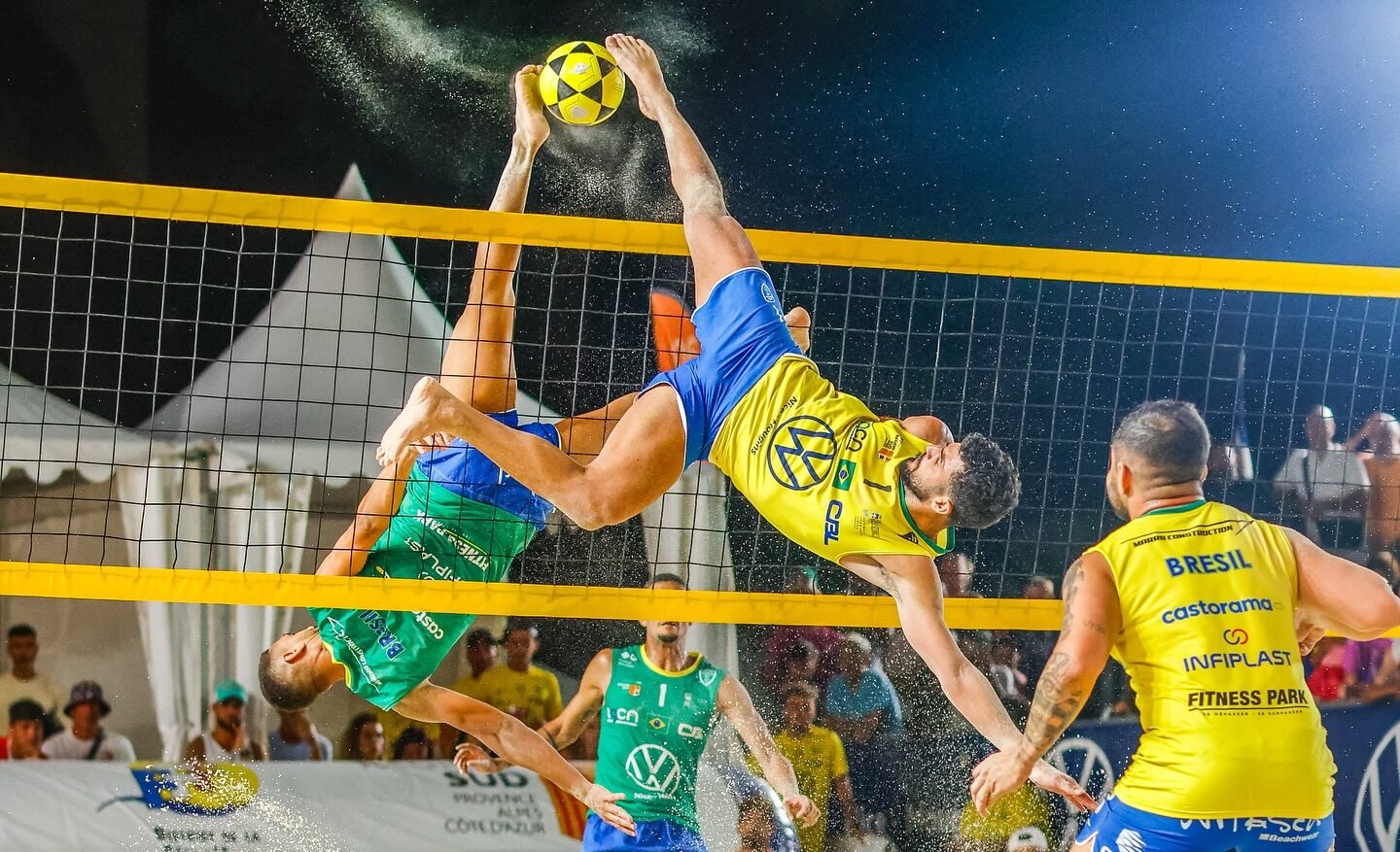 Cascavel transforma centro da cidade em praia para sediar Mundial de Futevôlei