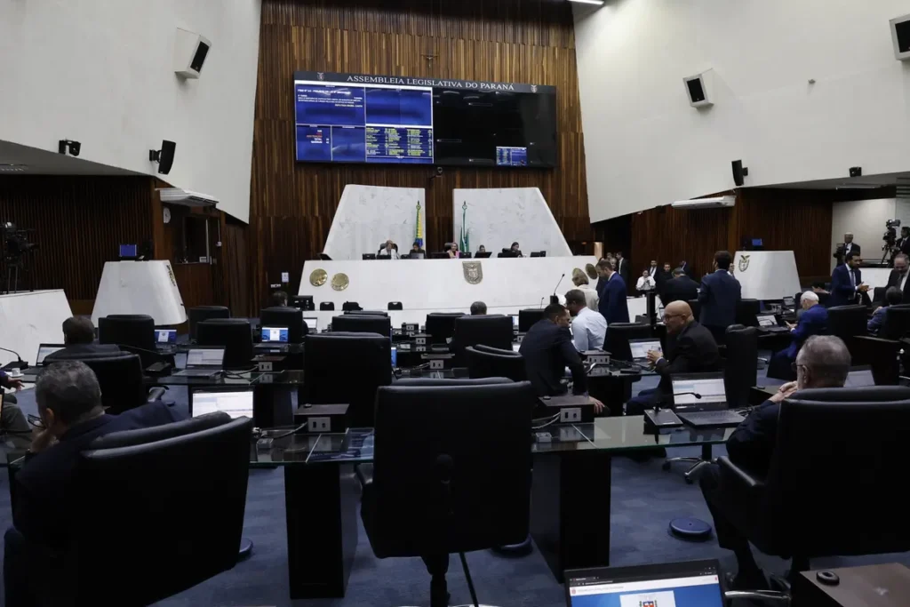 Deputados votam mudanças no ensino técnico e reestruturação de fundação policial