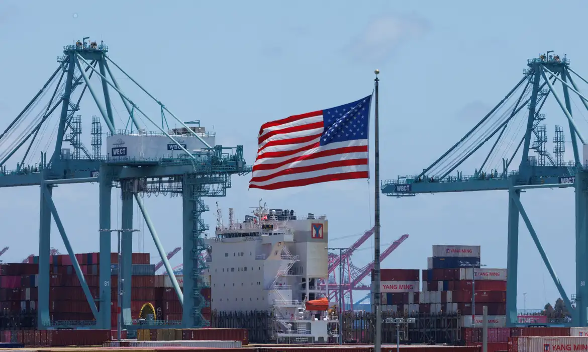 25 estados americanos tentam barrar novas tarifas comerciais de Trump