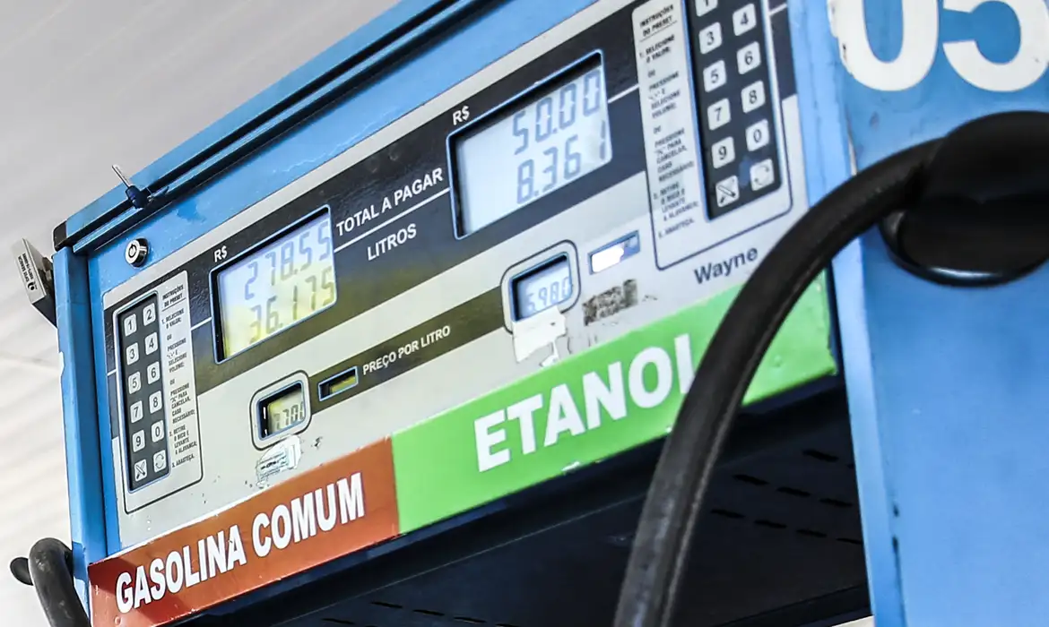 Redução de impostos federais deve baratear gasolina e diesel nos postos do Paraná