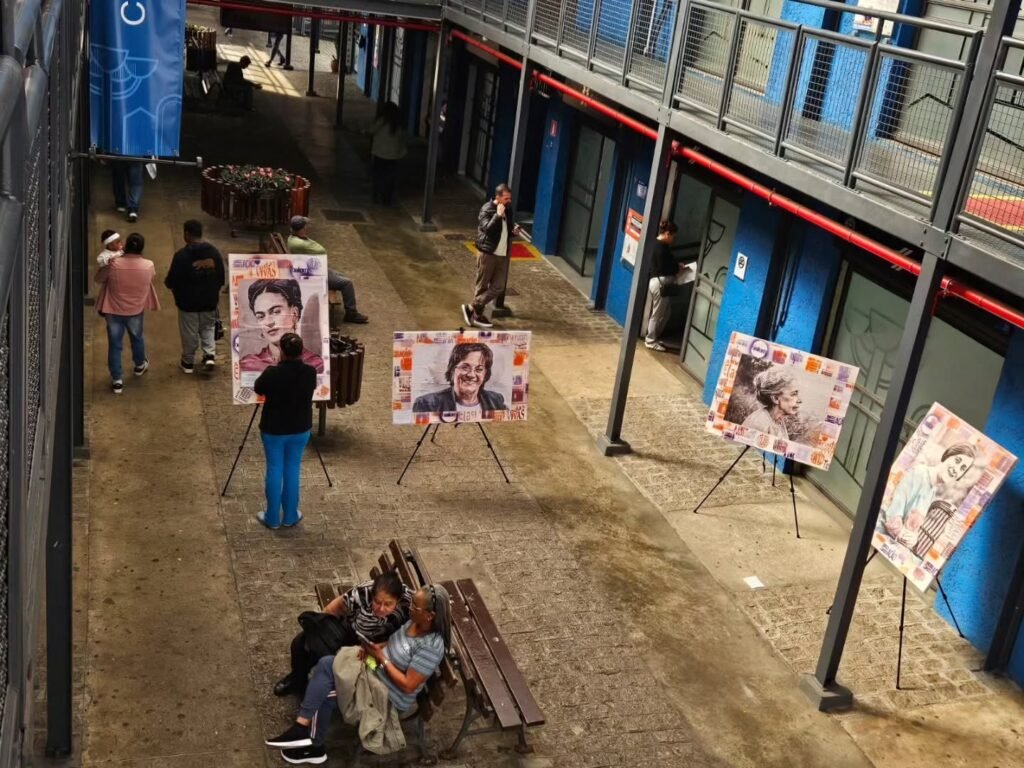 Exposição Vozes em Tinta e acolhimento marcam o Agosto Lilás nas regionais de Curitiba