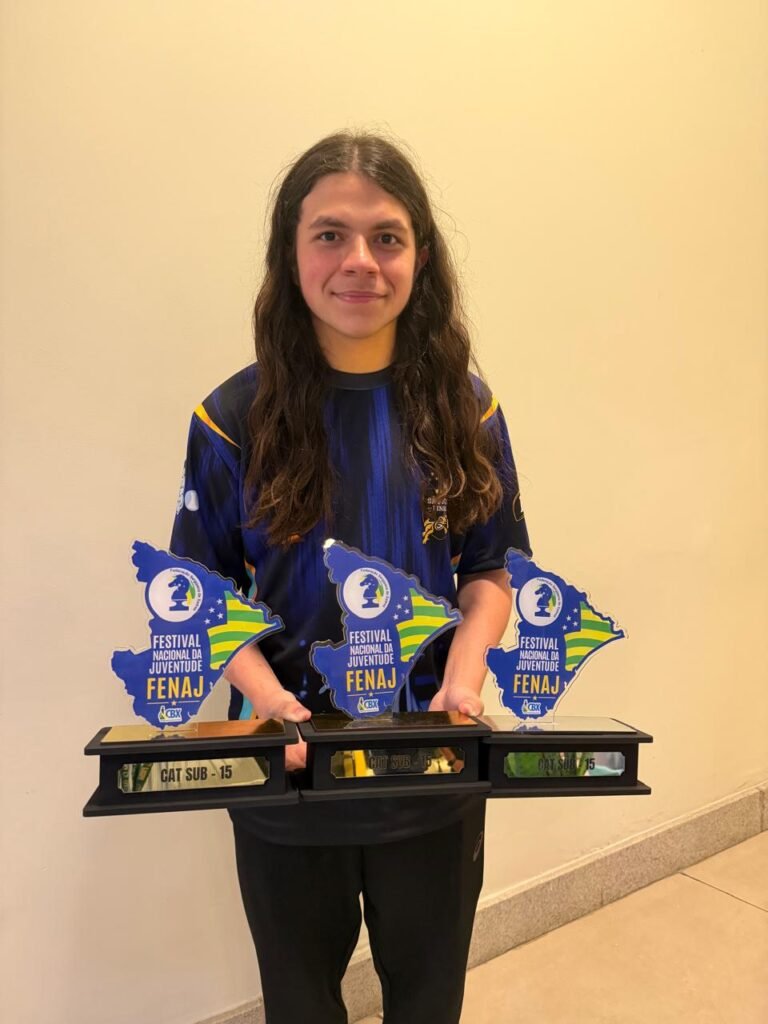 Conquista histórica: Atleta de São José dos Pinhais fatura dois títulos no maior torneio nacional de xadrez