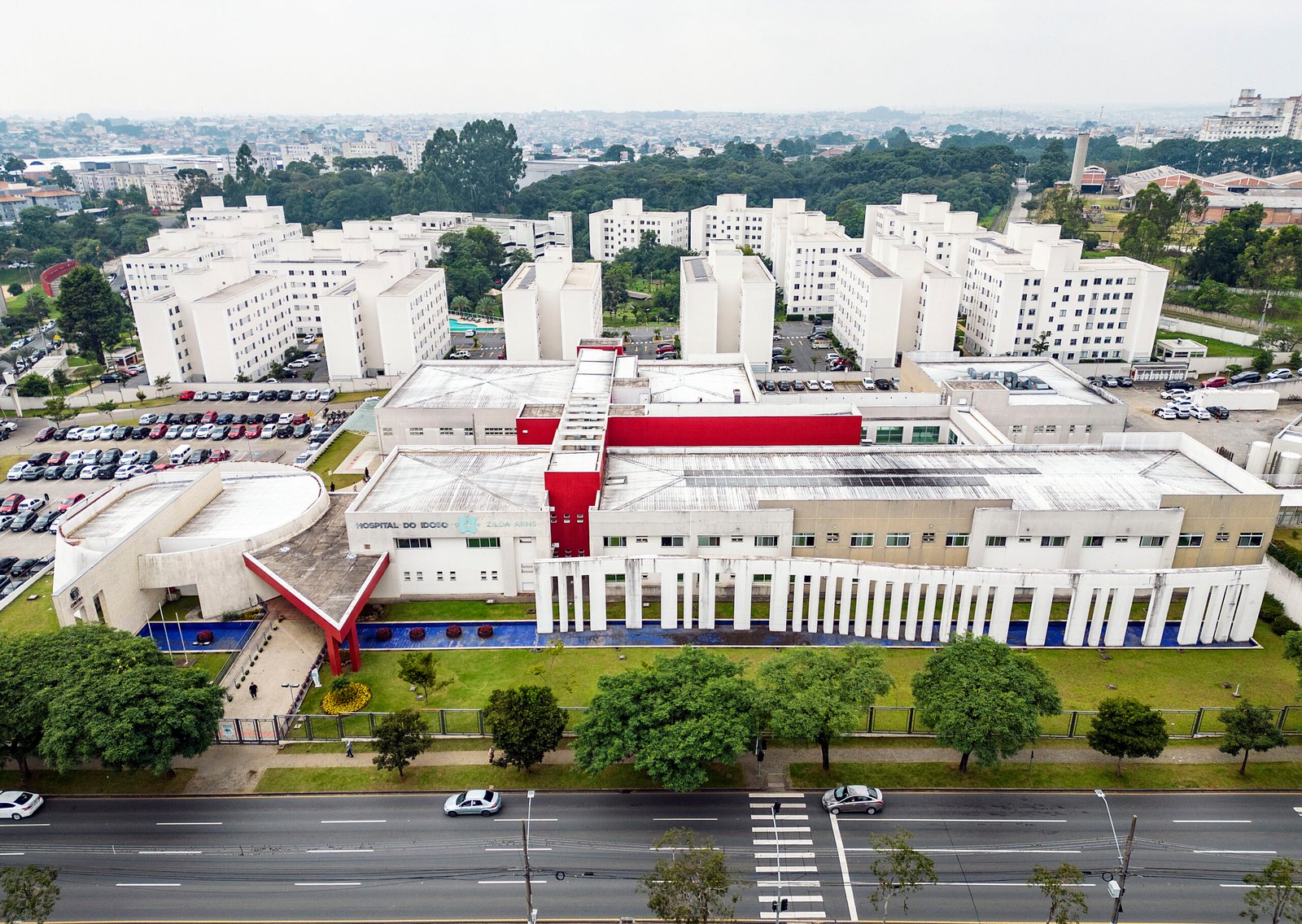 Hospital do Idoso em Curitiba celebra mil pacientes operados a laser no SUS