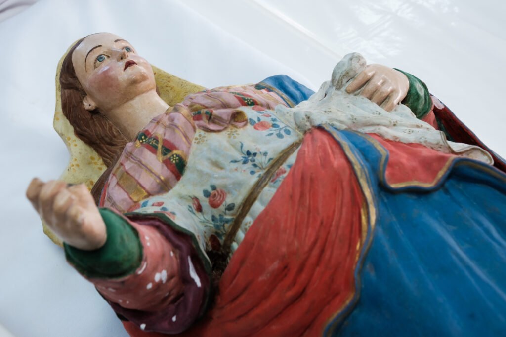 Restauro salva imagem de Nossa Senhora da Luz dos Pinhais, padroeira de Curitiba