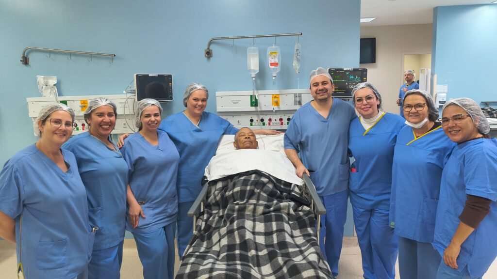 Hospital do Idoso em Curitiba celebra mil pacientes operados a laser no SUS