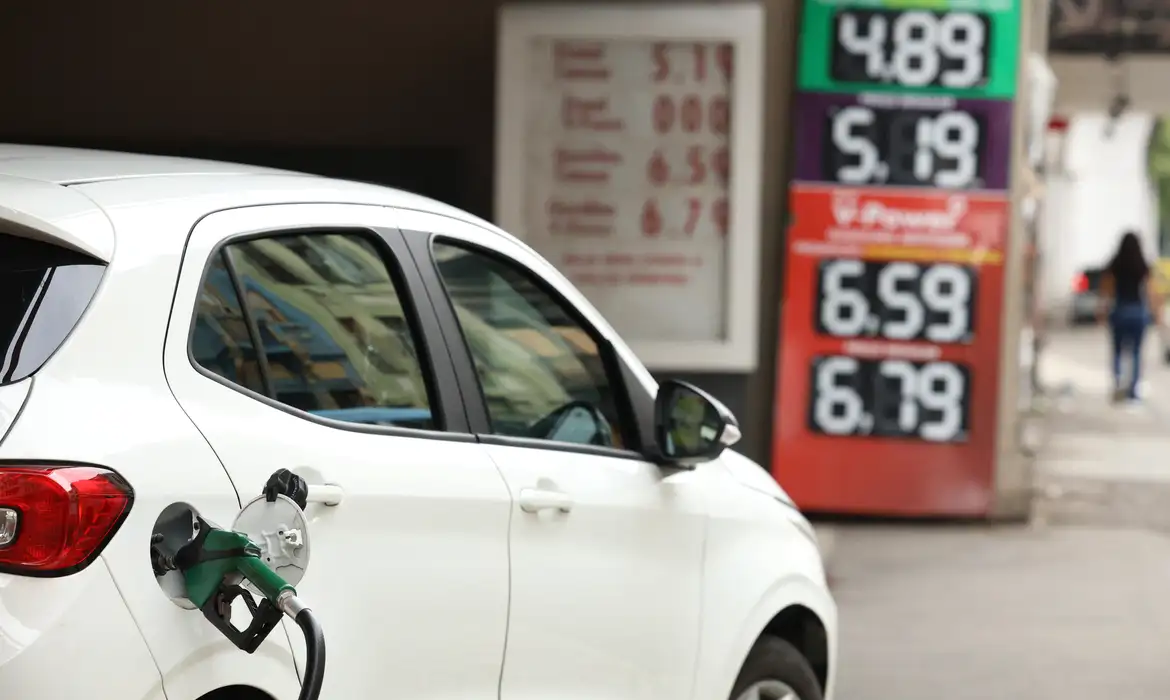 Preço da gasolina e diesel muda em outubro com novo ICMS