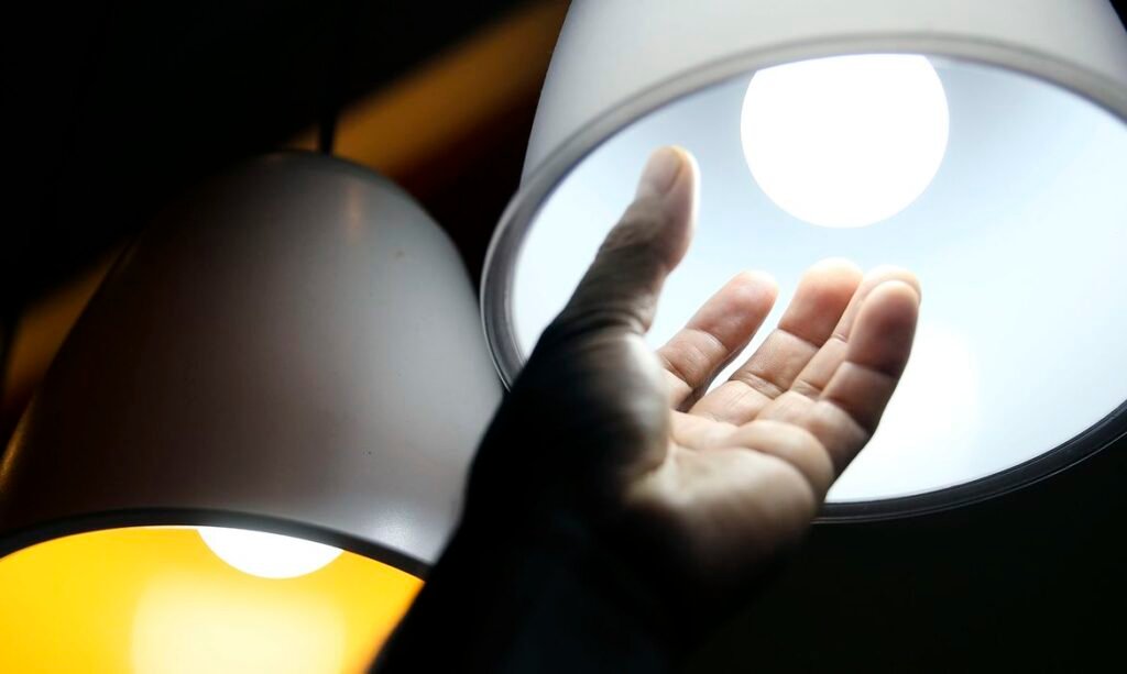 Conta de luz no Paraná continua com taxa extra em setembro
