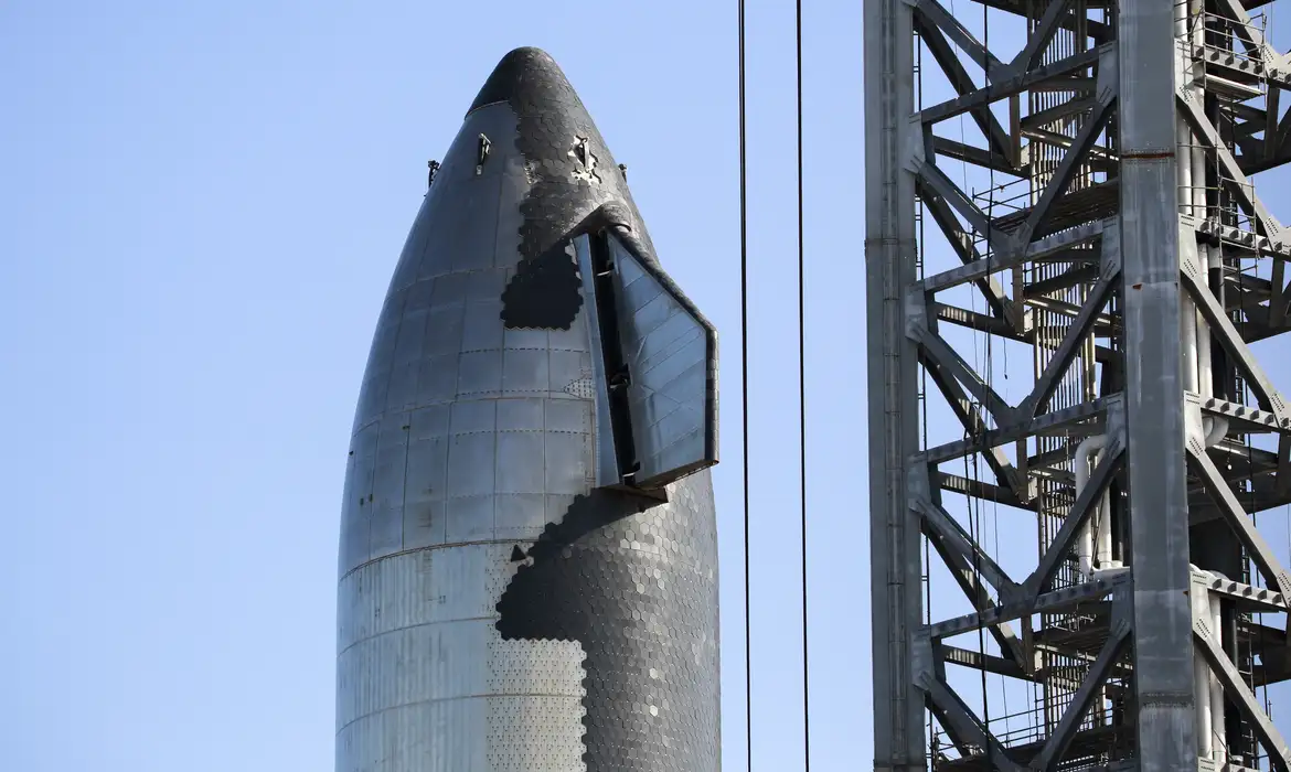 Foguete Starship da SpaceX atinge órbita pela primeira vez e lança 26 satélites