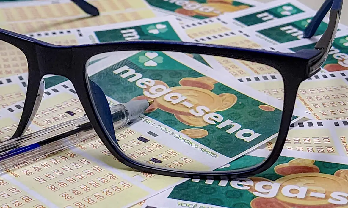 Sem ganhadores, Mega-Sena acumula R$ 52 milhões para sorteio de terça