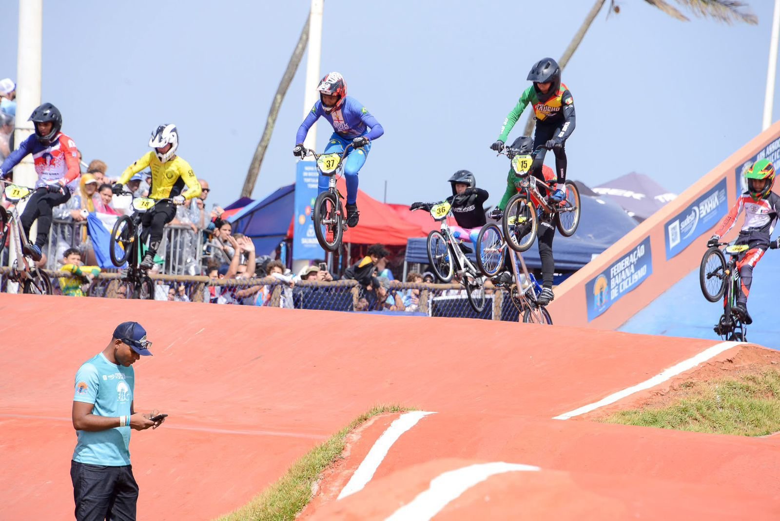 Foz do Iguaçu recebe pilotos do Paraná e Paraguai para torneio de BMX