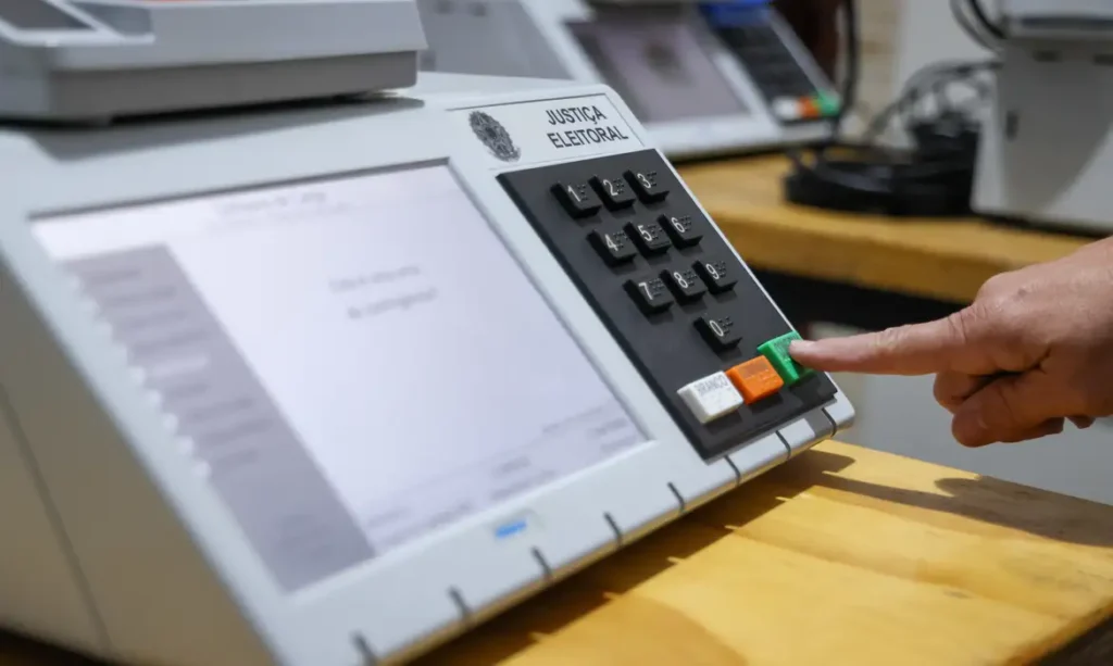 Eleições 2026: preparação de urnas garante voto de 8,6 milhões de paranaenses