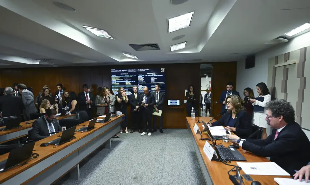 Fim da escala 6x1: Senado barra acordos individuais de trabalho