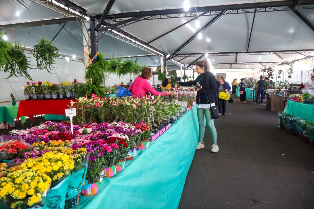 Expoflor transforma centro de Maringá em polo de jardinagem e solidariedade