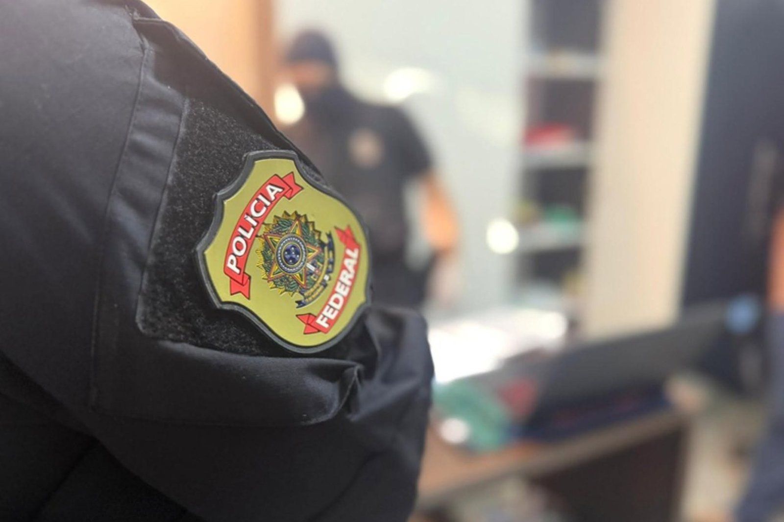 PF prende servidores por desvio de mercadorias da Receita Federal em Cascavel