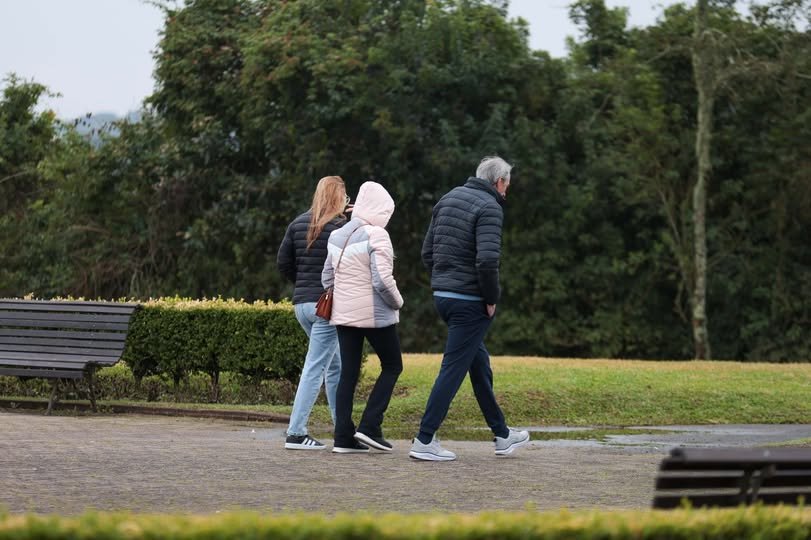 Massa de ar frio derruba temperaturas no Paraná após fortes chuvas