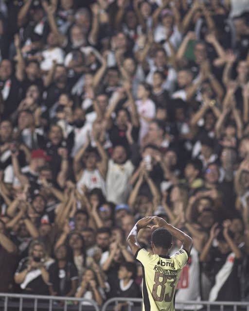 Coritiba sofre apagão defensivo e leva 5 a 0 do Vasco no Brasileirão