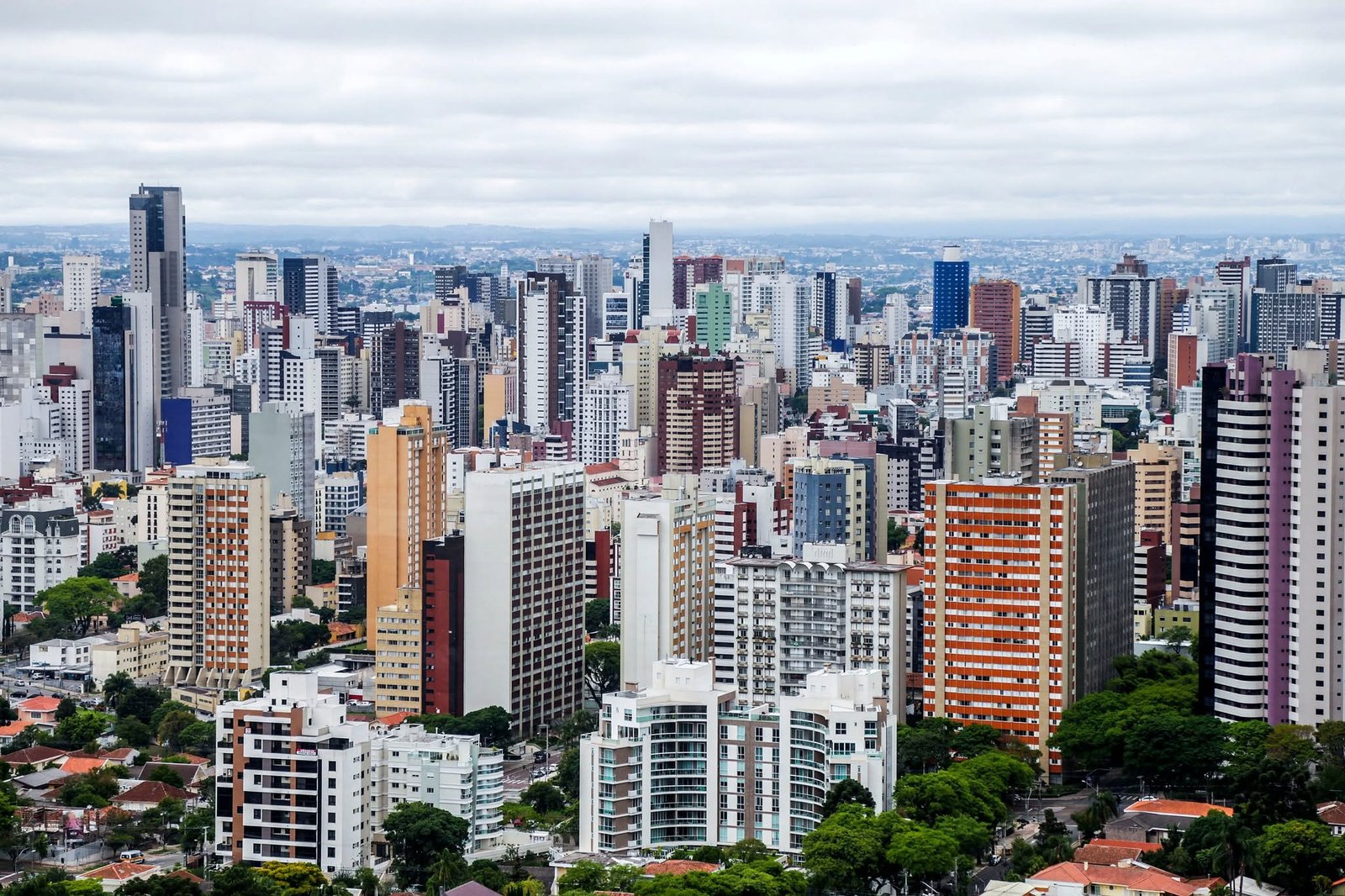 Plataforma digital agiliza atendimento de 400 imobiliárias na capital paranaense