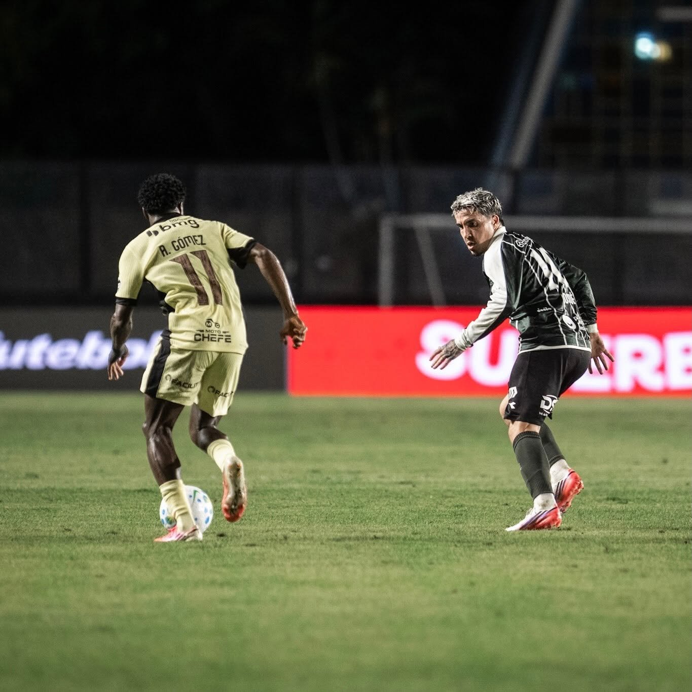 Coritiba sofre apagão defensivo e leva 5 a 0 do Vasco no Brasileirão