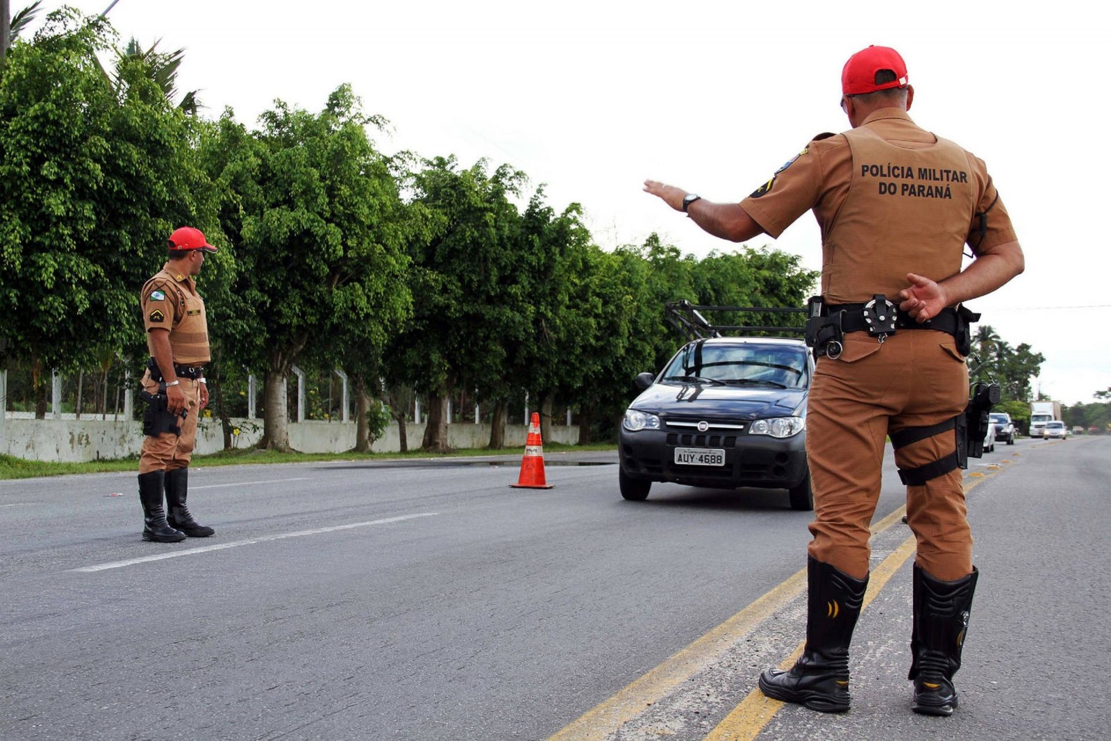 Feriado nas rodovias do PR tem fiscalização intensa contra embriaguez