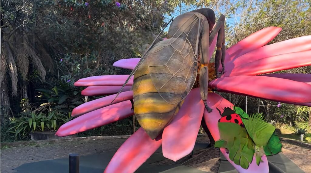 Primavera Encantada traz insetos gigantes com som e movimento ao Parque do Ingá