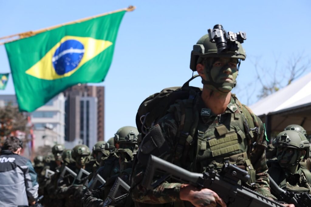 Desfiles de 7 de Setembro reúnem mais de 50 mil pessoas no Paraná