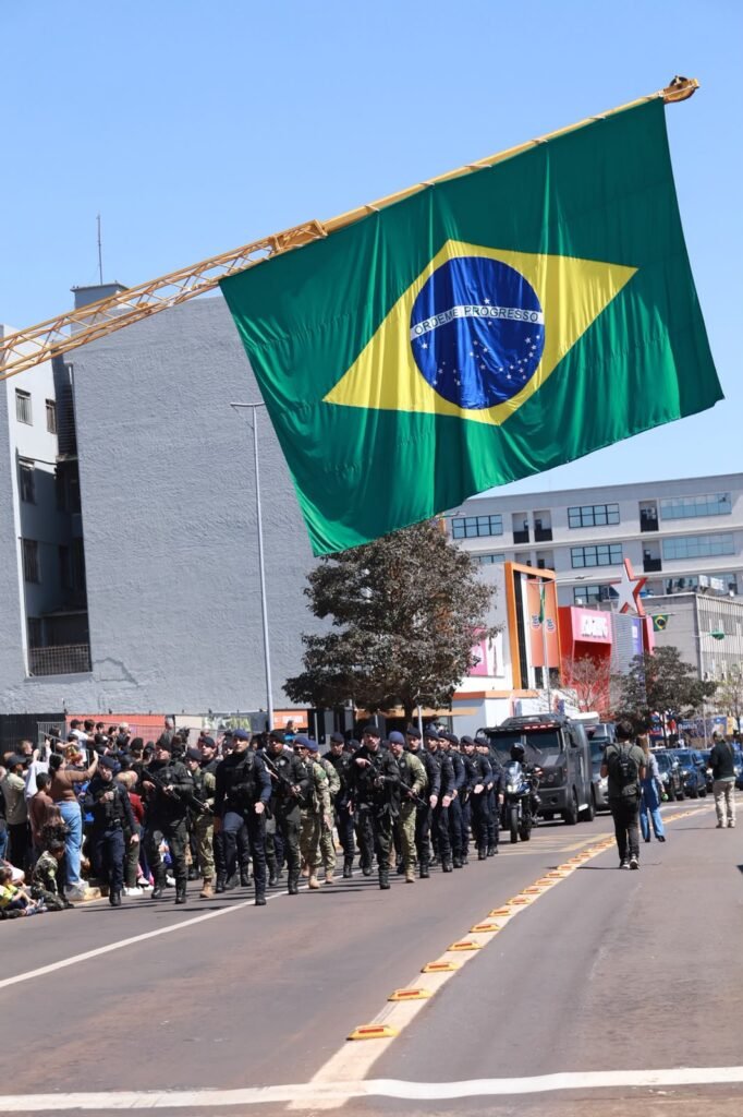 Desfiles de 7 de Setembro reúnem mais de 50 mil pessoas no Paraná