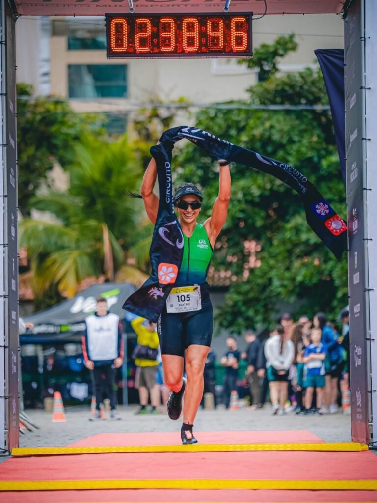 Beatriz Ribeiro conquista ouro no triathlon em Brasília