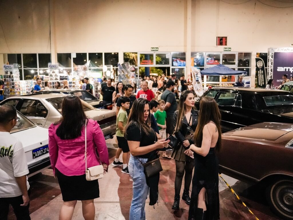 Rock e relíquias automotivas marcam 14º Encontro de Carros Antigos em Francisco Beltrão