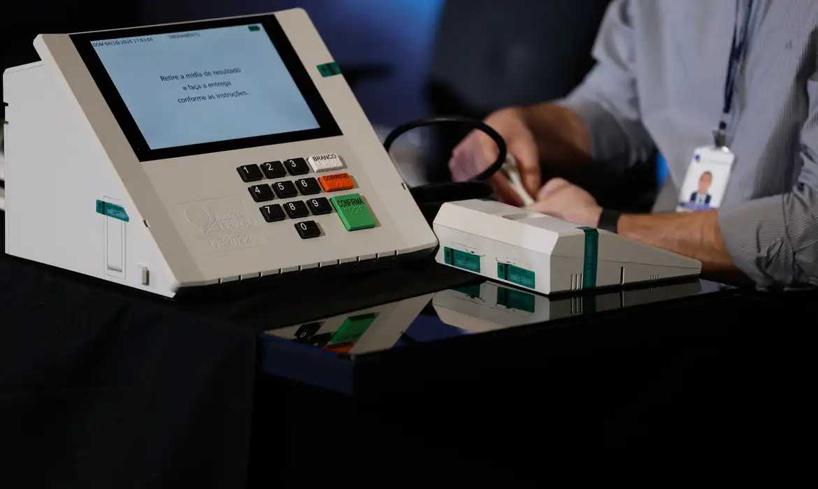 Eleições 2026: preparação de urnas garante voto de 8,6 milhões de paranaenses