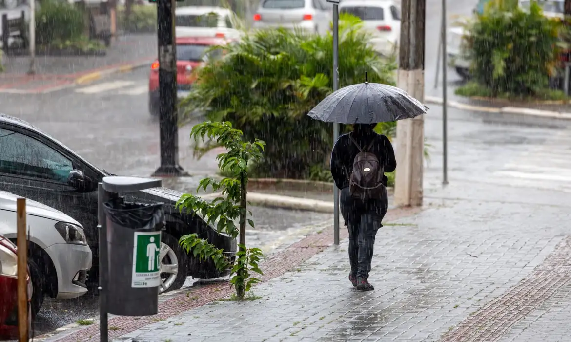 Feriado de 7 de Setembro no Paraná terá chuva e forte queda de temperatura