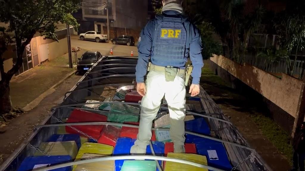 PRF apreende 6,8 toneladas de maconha em carga de milho na BR-376