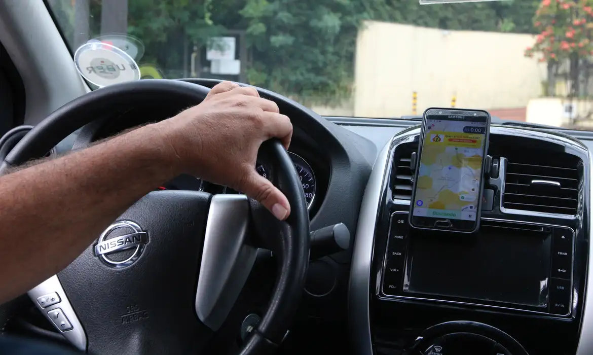 Novo crédito de R$ 30 bi financia carros para motoristas no Paraná