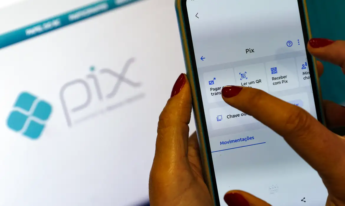 Banco Central muda regras do Pix para barrar golpes no comércio e proíbe links em comprovantes