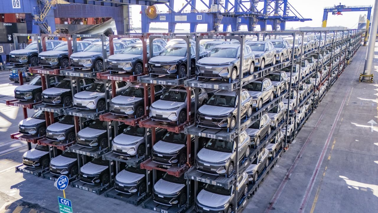 Novas montadoras fazem o Porto de Paranaguá saltar 382% nas importações em 2026