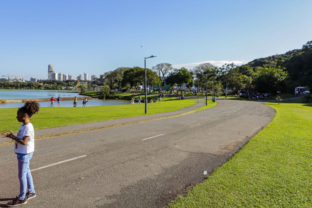 Onda de calor e chuvas marcam chegada da primavera no Paraná