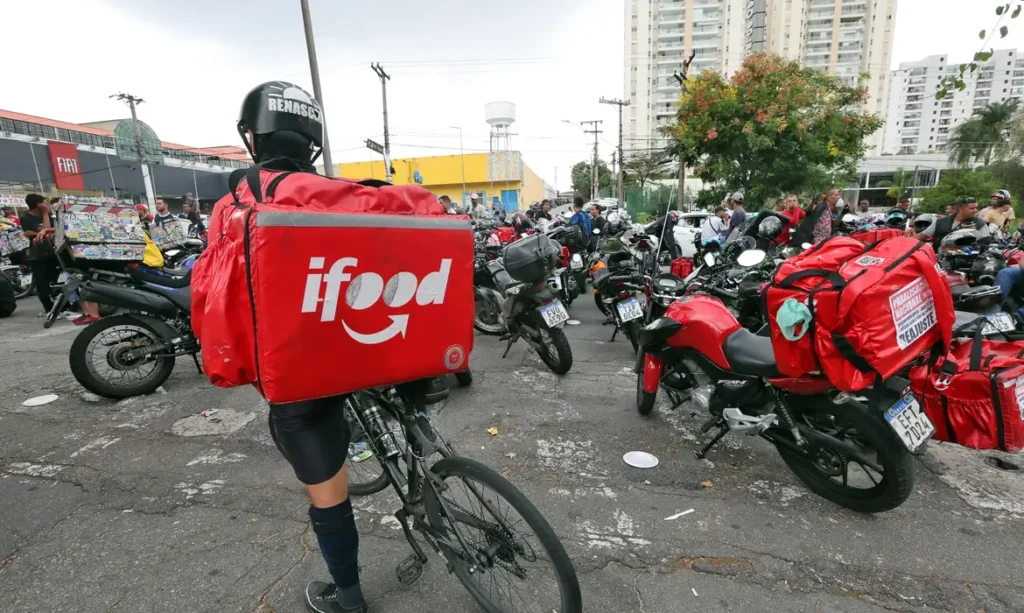 Brasil registra 2 milhões de plataformizados com rendimento-hora menor que o mercado