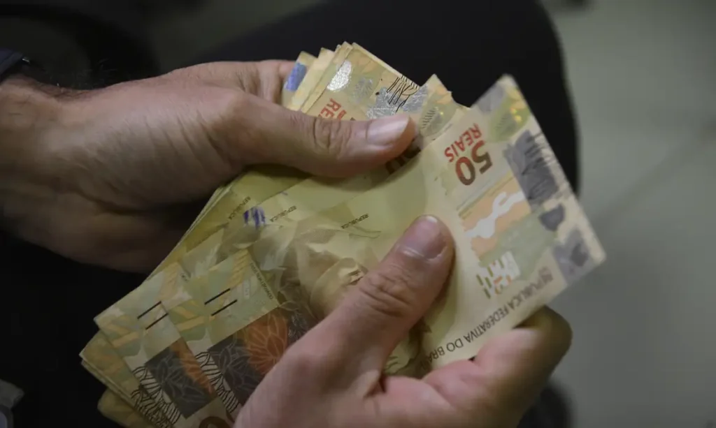 FGTS Calamidade paga até R$ 6 mil para vítimas de chuvas em 24 cidades do Paraná